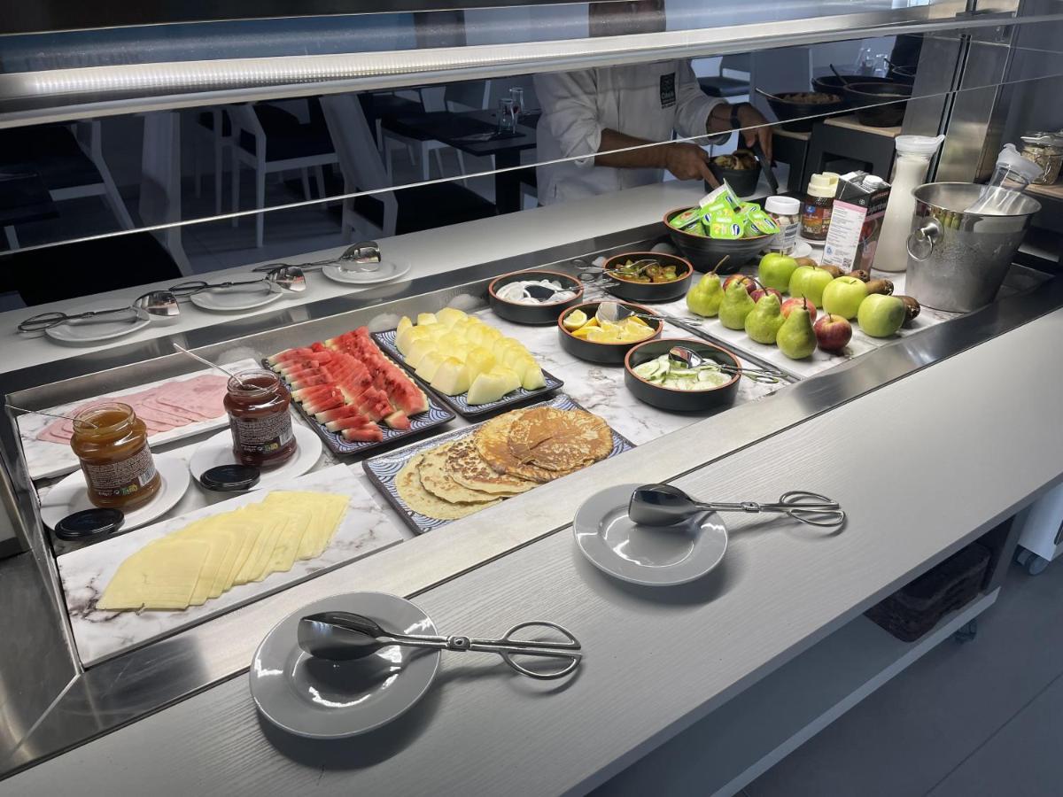 Hotel Oasis White 4*