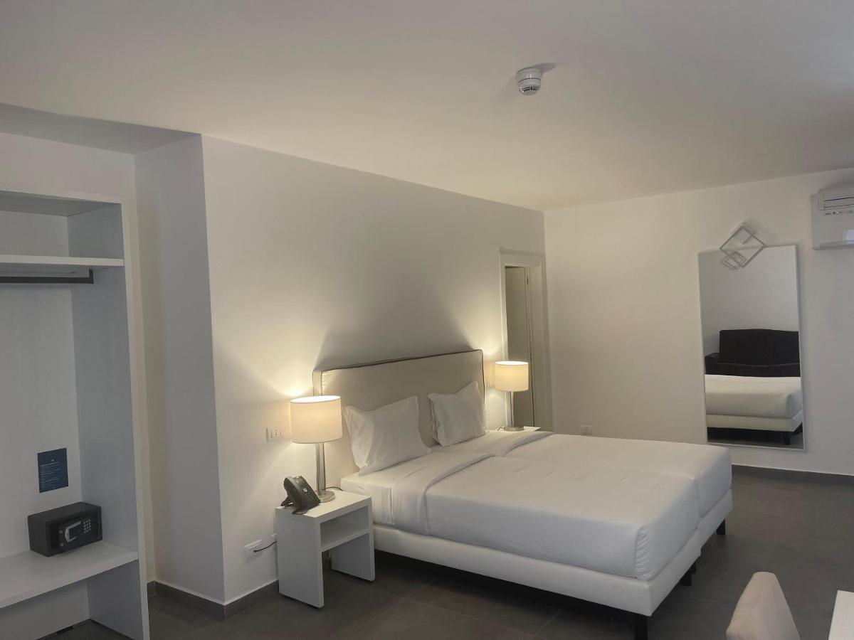 Hotel Oasis White 4*
