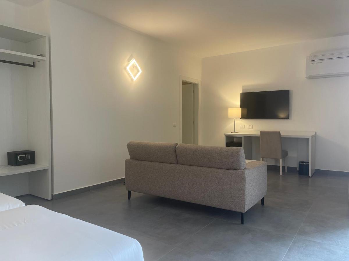 Oasis White 4*