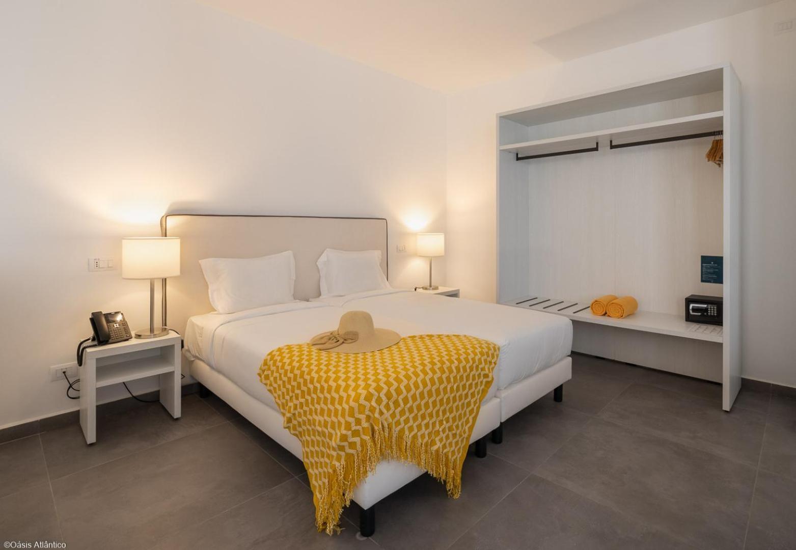 Hotel Oasis White 4*