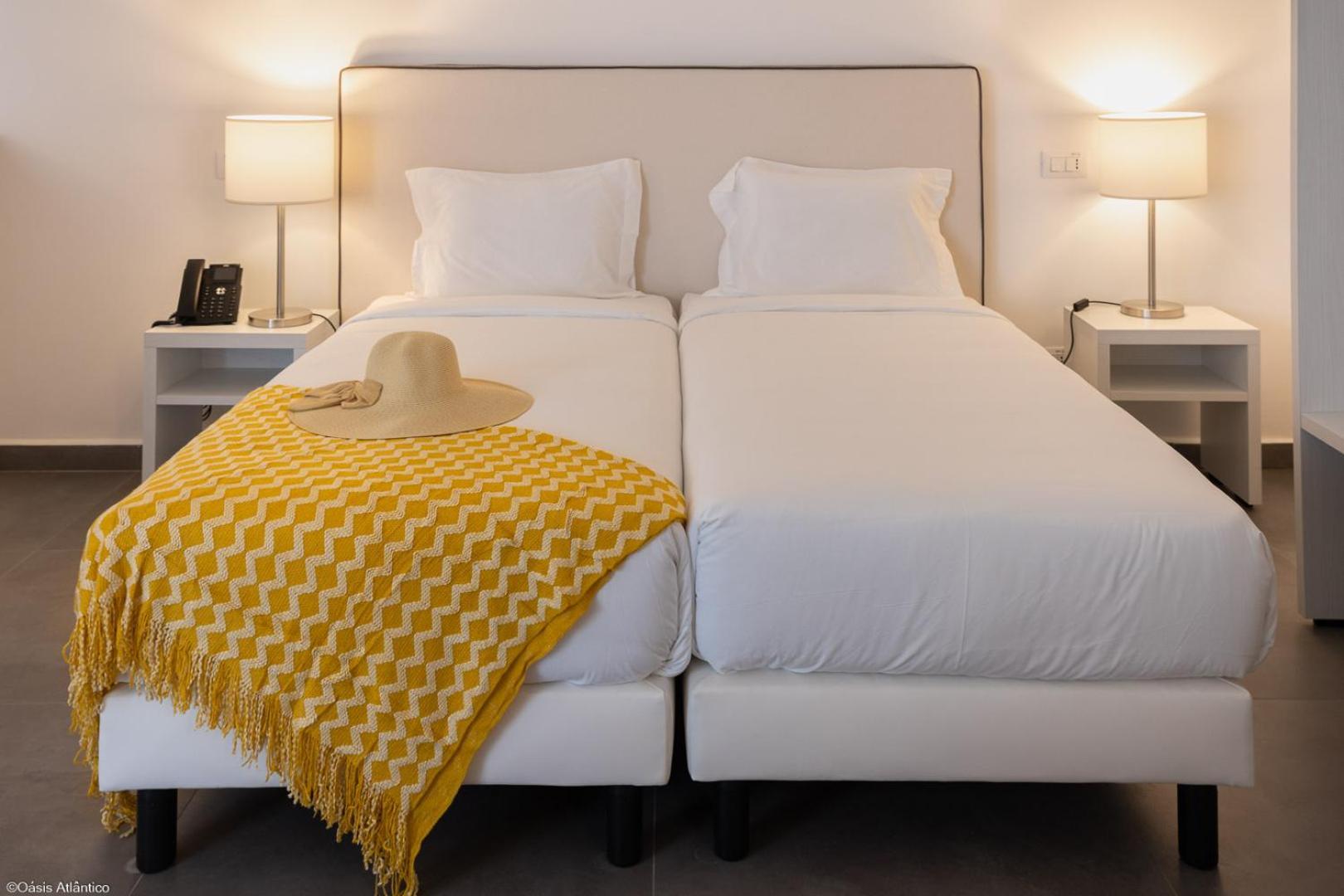 Hotel Oasis White